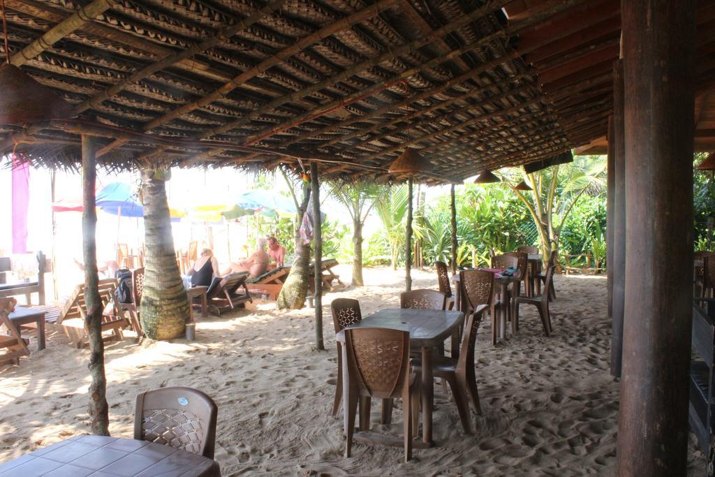 Warahena Beach Hotel Bentota Exterior foto
